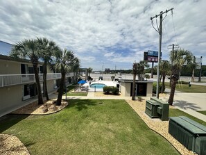 Terrace/patio - Days Inn by Wyndham Adel I-75 (Adel)