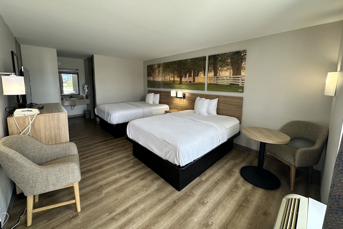 Premium bedding, in-room safe, desk, blackout drapes
