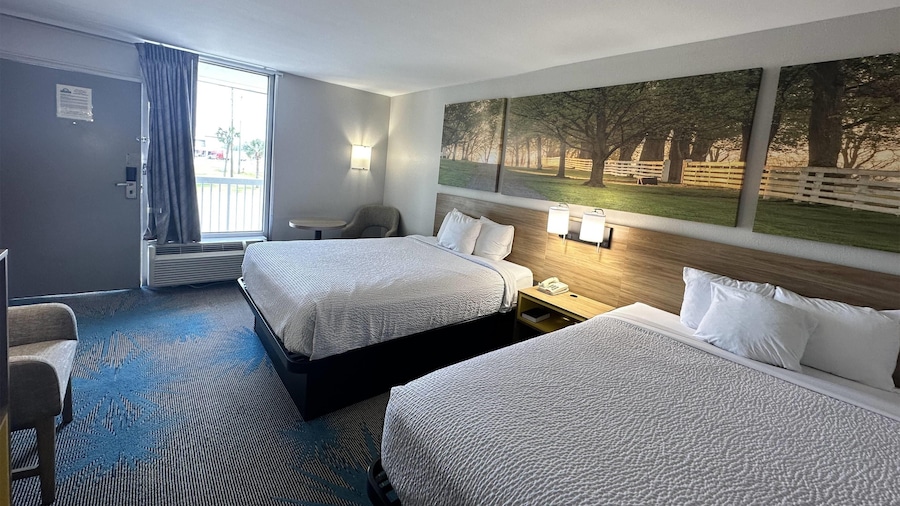 Days Inn by Wyndham Adel I-75