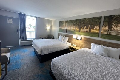 Days Inn by Wyndham Adel I-75