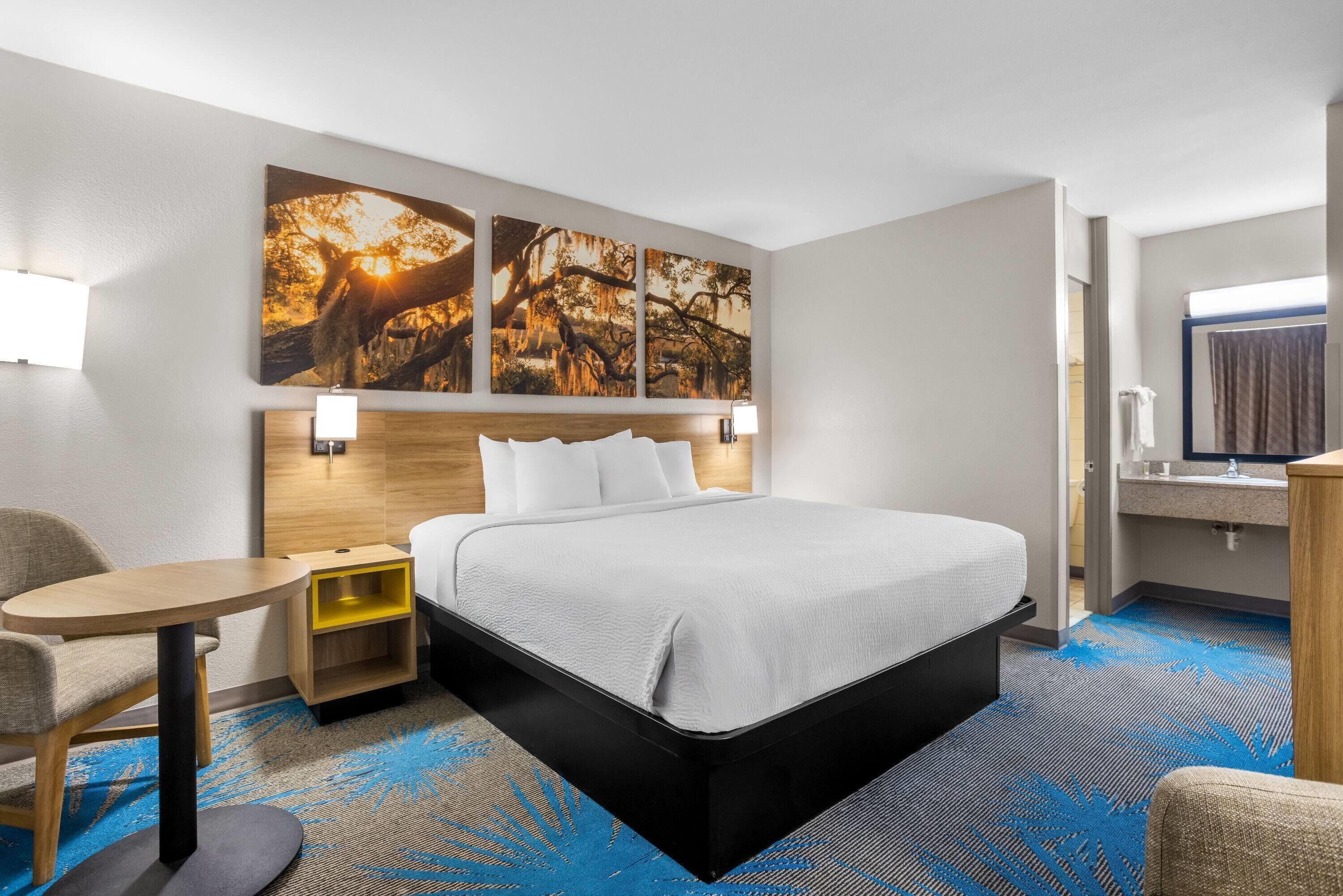 Luxe beddengoed, een kluis op de kamer, een bureau