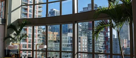 Petit déjeuner servi sur place