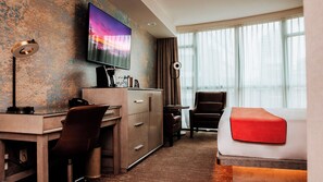 Chambre Deluxe, 1 très grand lit | Lit avec matelas à plateau-coussin, coffre-fort, décor unique