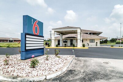 Motel 6 Berea, KY