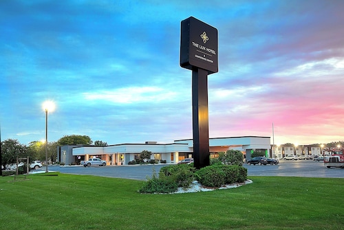 The Lux Hotel & Conference Center, an Ascend Collection Hotel