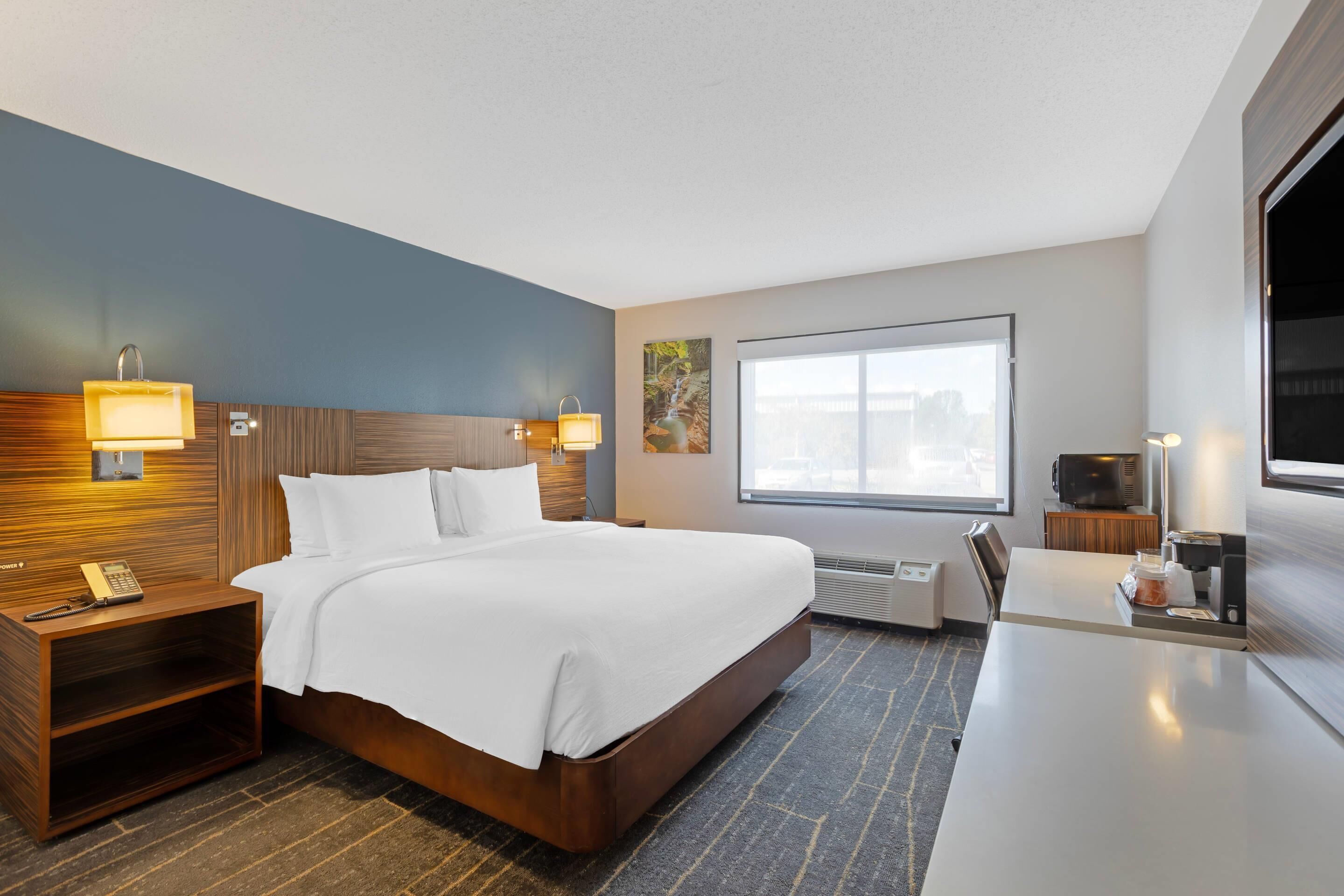 客房內保險箱、書桌、遮光布/窗簾、熨斗/熨衣板