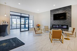 Lobby - The Lux Hotel & Conference Center, an Ascend Collection Hotel (Waterloo)