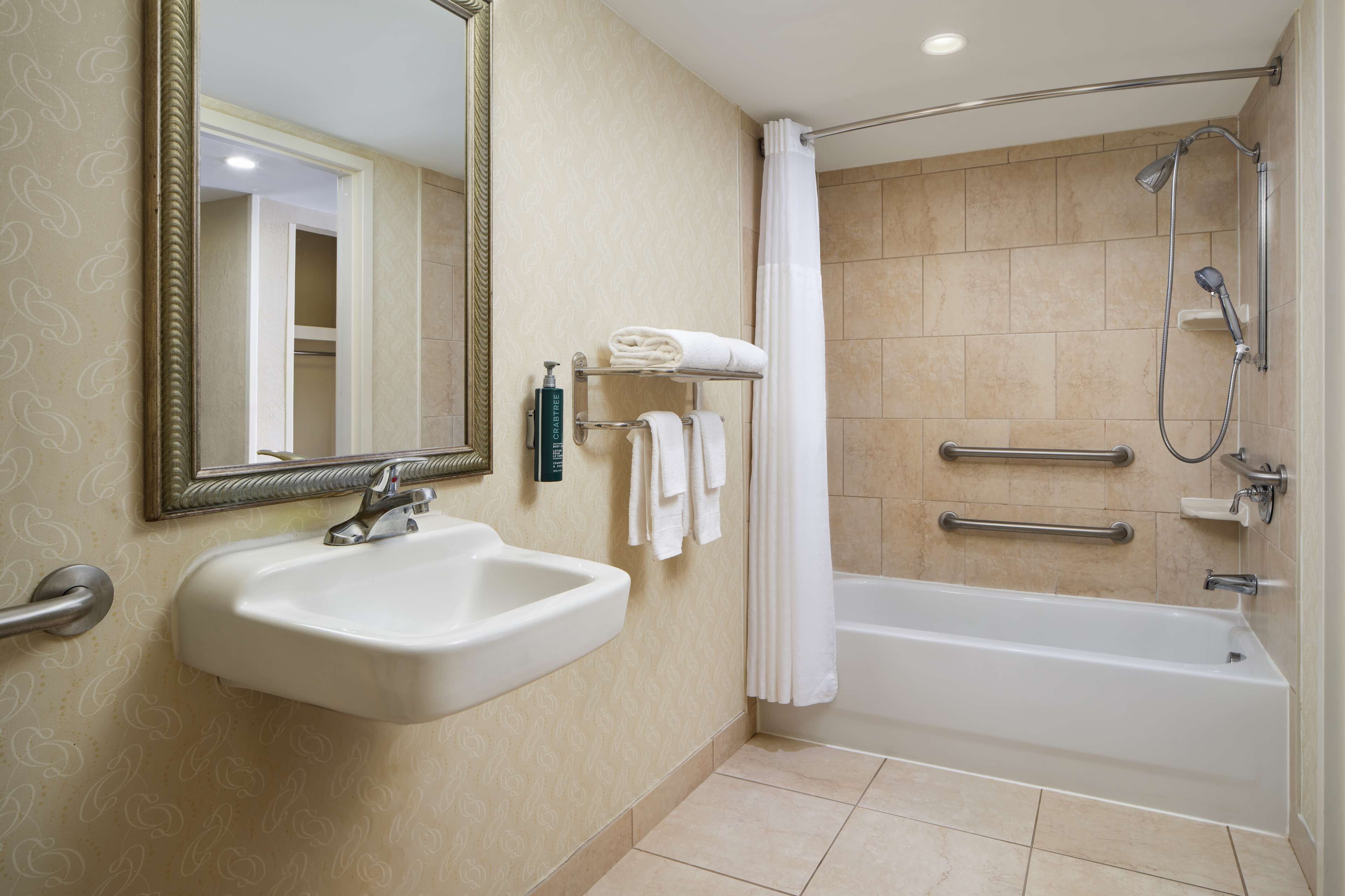 combined shower/bathtub, eco-friendly toiletries, hair dryer, towels