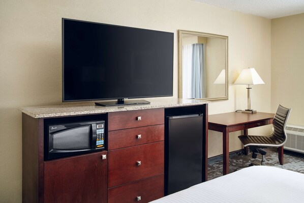 Premium bedding, in-room safe, desk, blackout curtains - DoubleTree by Hilton Hotel Rocky Mount (Rocky Mount)