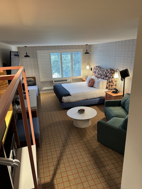 King Massive TV | 1 bedroom, Frette Italian sheets, premium bedding, down comforters