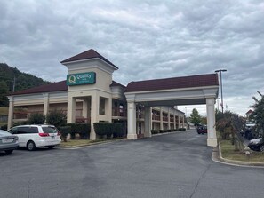 Exterior - Quality Inn Dalton Central (Dalton)