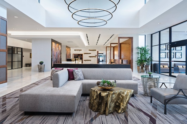 Lobby lounge