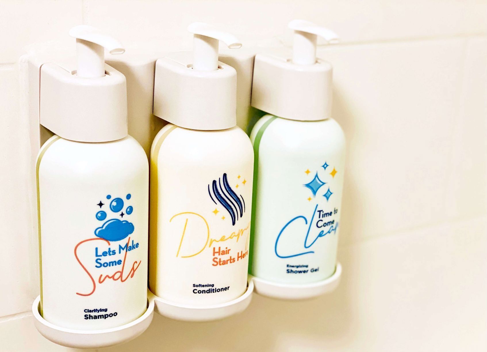 Bathroom amenities | Combined shower/tub, free toiletries, hair dryer, towels