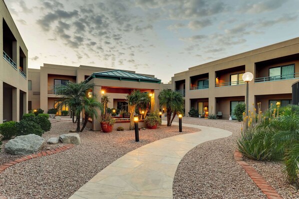Courtyard - Sonesta Select Scottsdale at Mayo Clinic Campus (Scottsdale)