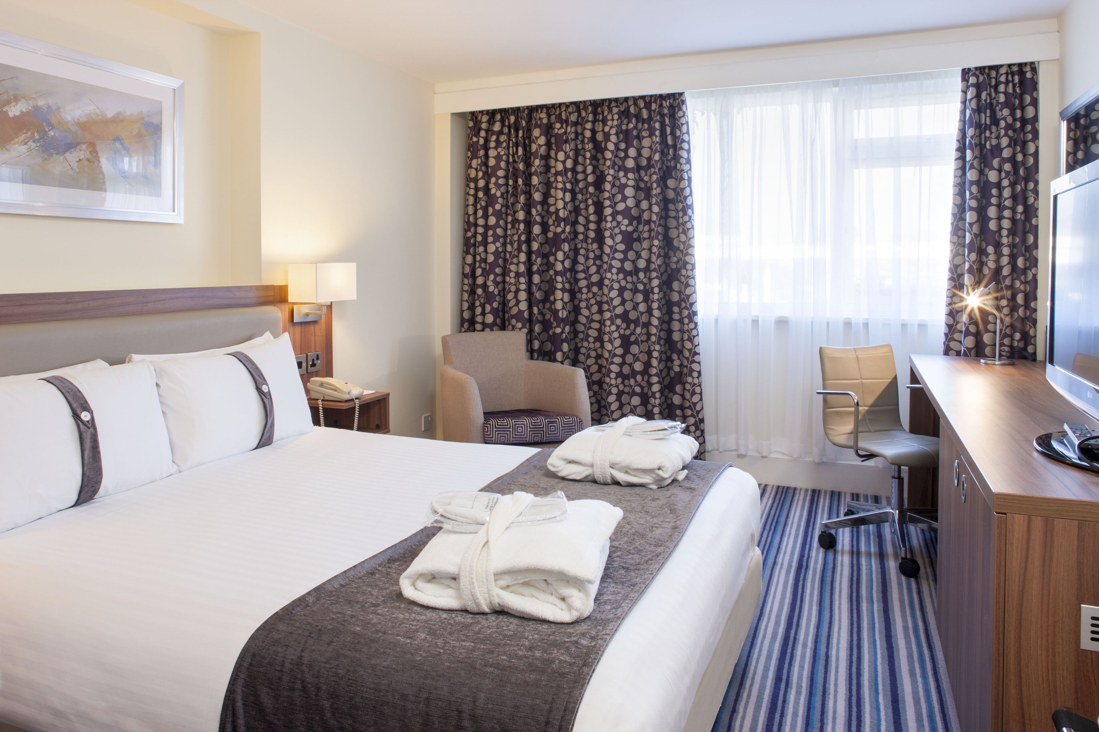 premium room | 1 bedroom, in-room safe, desk, laptop workspace