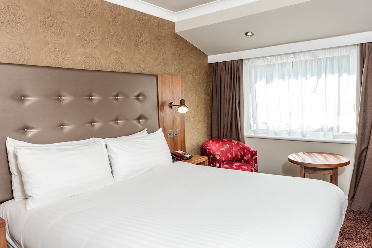 In-room safe, blackout drapes, soundproofing, iron/ironing board