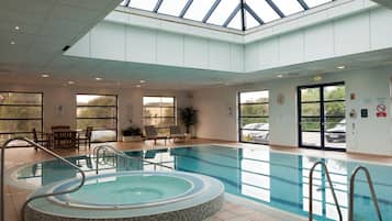 Hồ bơi trong nhà