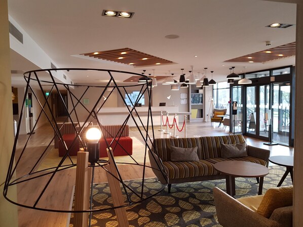 Reception - Holiday Inn Luton-South M1, Jct.9 by IHG (St Albans)