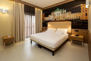 ห้องดีลักซ์, ระเบียง | ผ้านวมขนเป็ด, ตู้นิรภัยในห้องพัก, ตกแต่งพิเศษโดยเฉพาะ, โต๊ะทำงาน