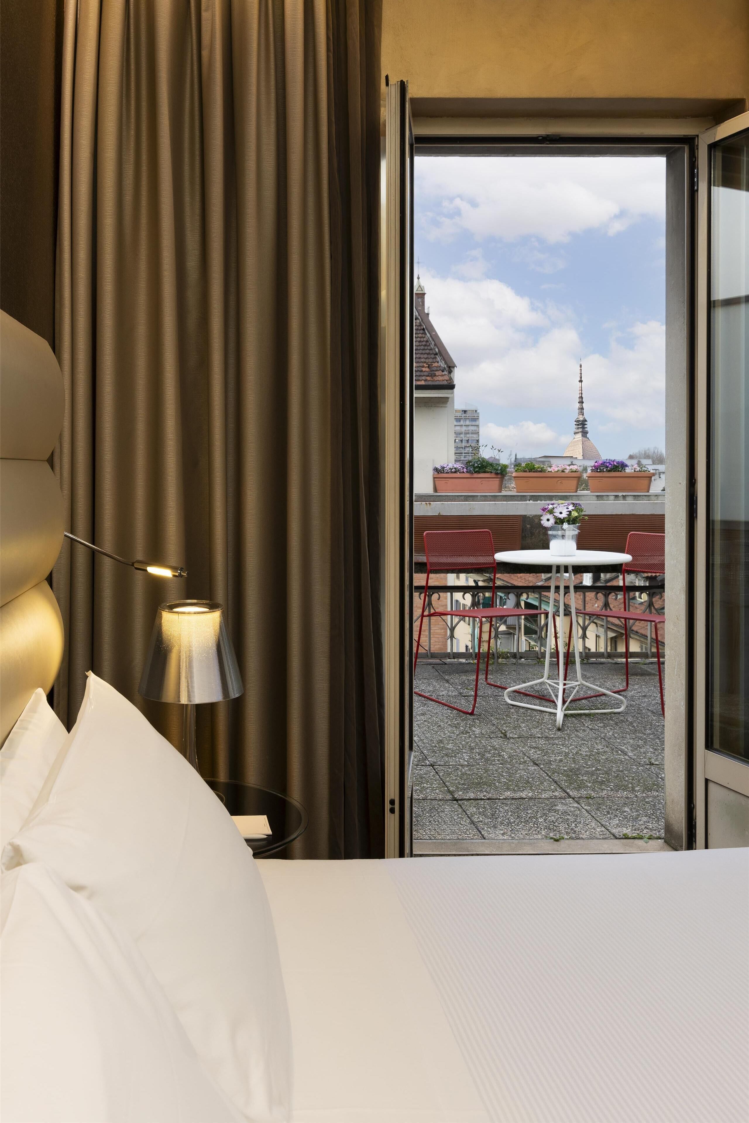 Deluxe-Zimmer, Balkon | Daunenbettdecken, Zimmersafe, individuell eingerichtet, Schreibtisch