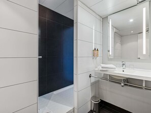 Roupas de cama premium, frigobar, escrivaninha, quartos à prova de som