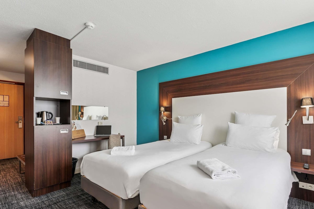 Classic Room, 2 Single Beds | Premium bedding, minibar, desk, soundproofing