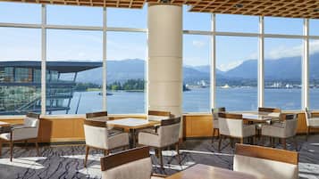 3 restaurants servant le petit déjeuner