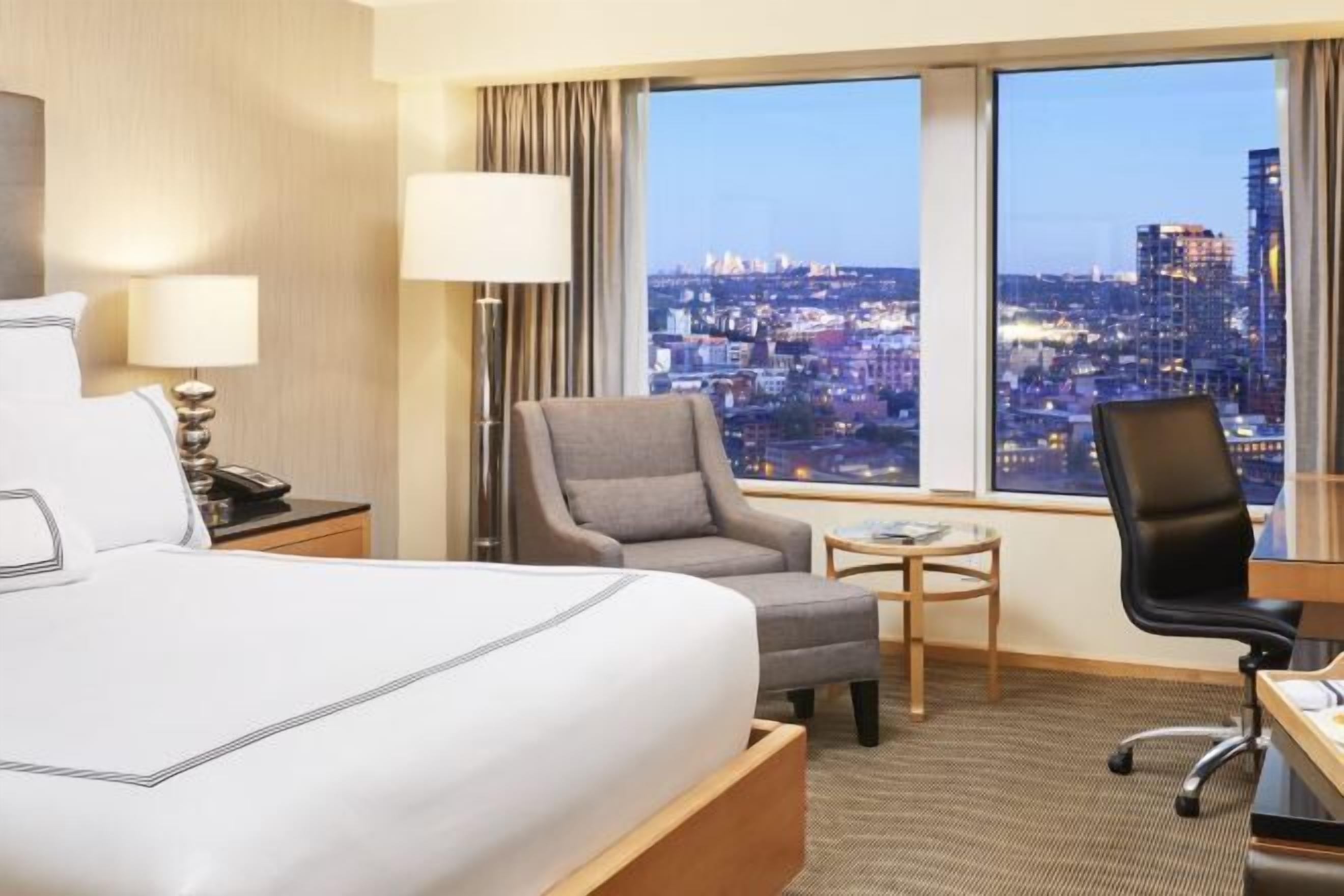 Hochwertige Bettwaren, Daunenbettdecken, Pillowtop-Betten, Zimmersafe