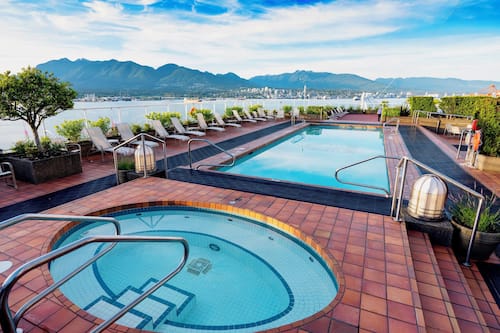 Piscina all'aperto, con ingresso dalle 08:00 alle 21:00, lettini