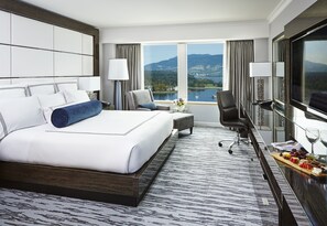 Pacific Club, Deluxe Room, 1 King Bed, Harbour View | Premium bedding, down duvets, pillow-top beds, in-room safe