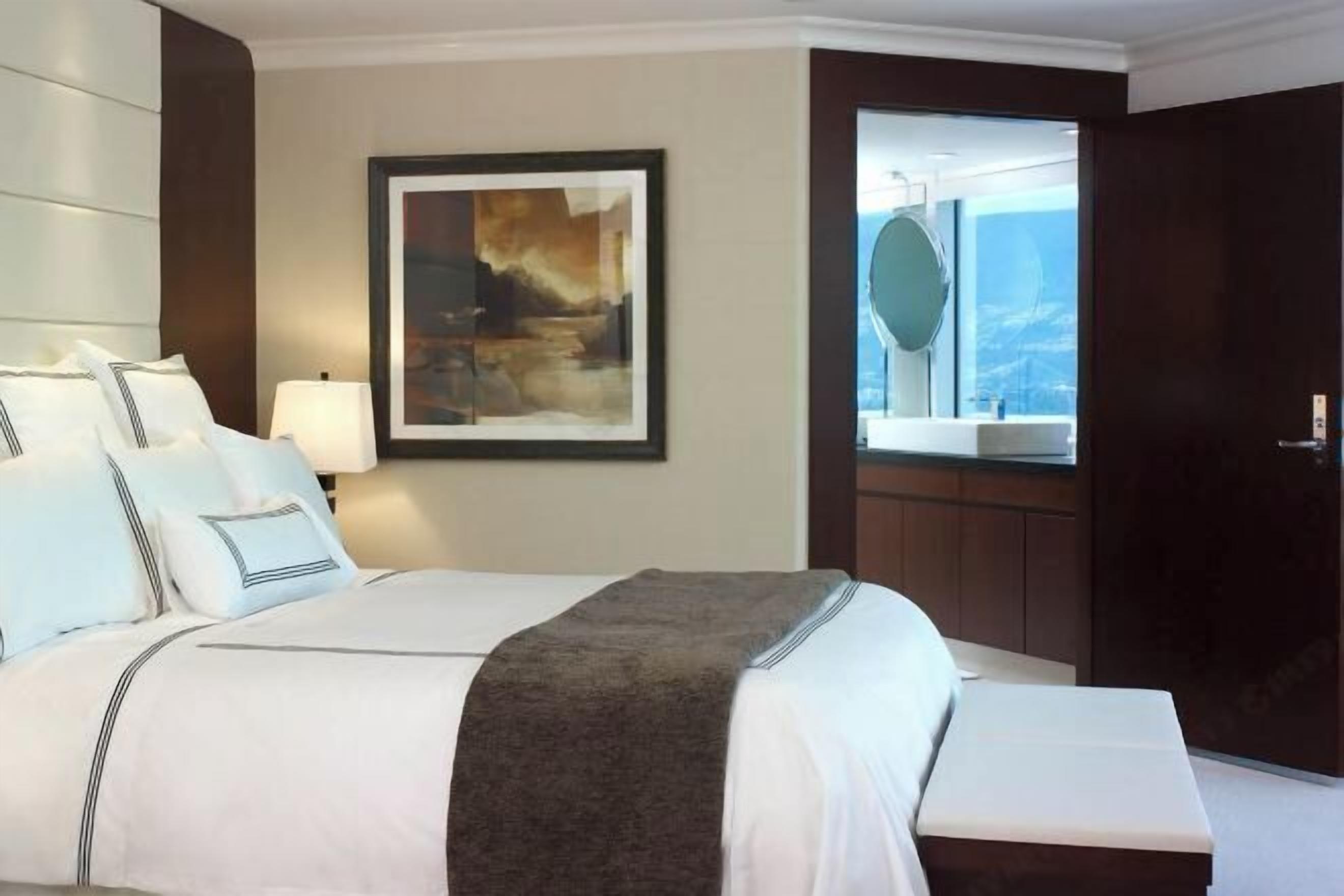 Hochwertige Bettwaren, Daunenbettdecken, Pillowtop-Betten, Zimmersafe