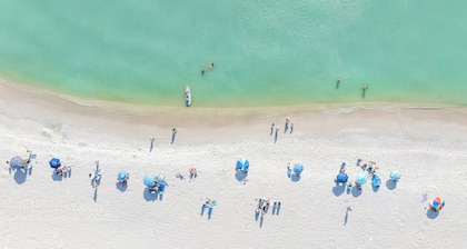 Naples Beach Club, A Four Seasons Resort