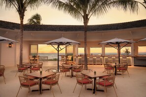 2 restaurants, breakfast served