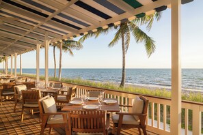 2 restaurants; breakfast, lunch and dinner served  - Naples Beach Club, A Four Seasons Resort (Naples)