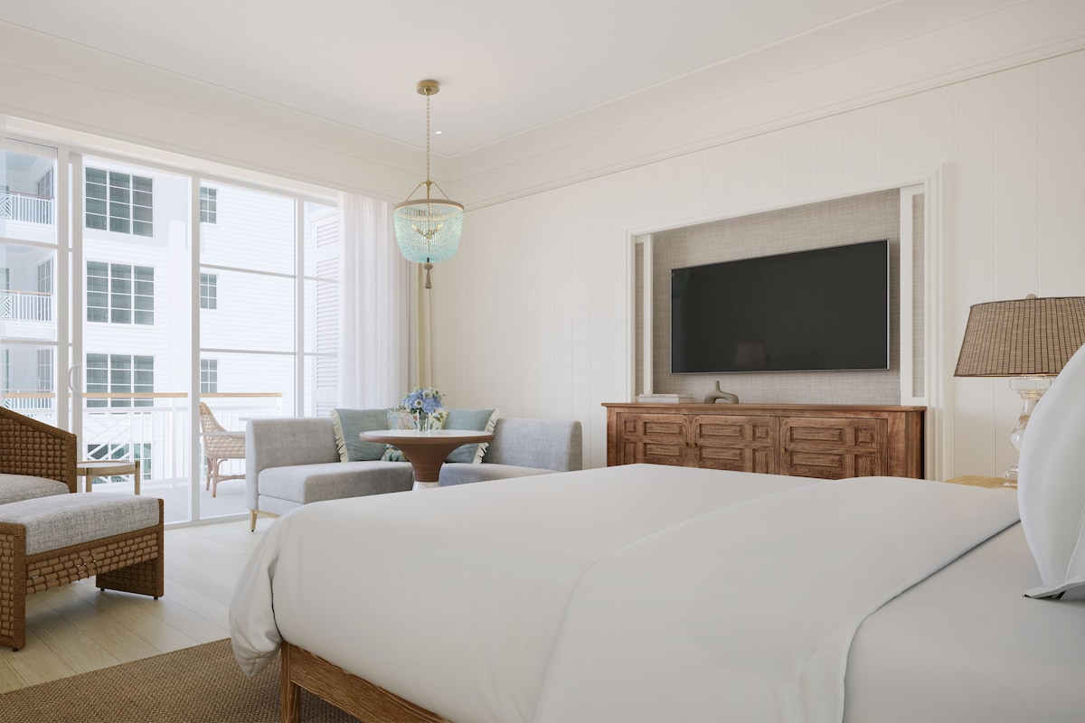 Premium bedding, minibar, in-room safe, iron/ironing board (on request)