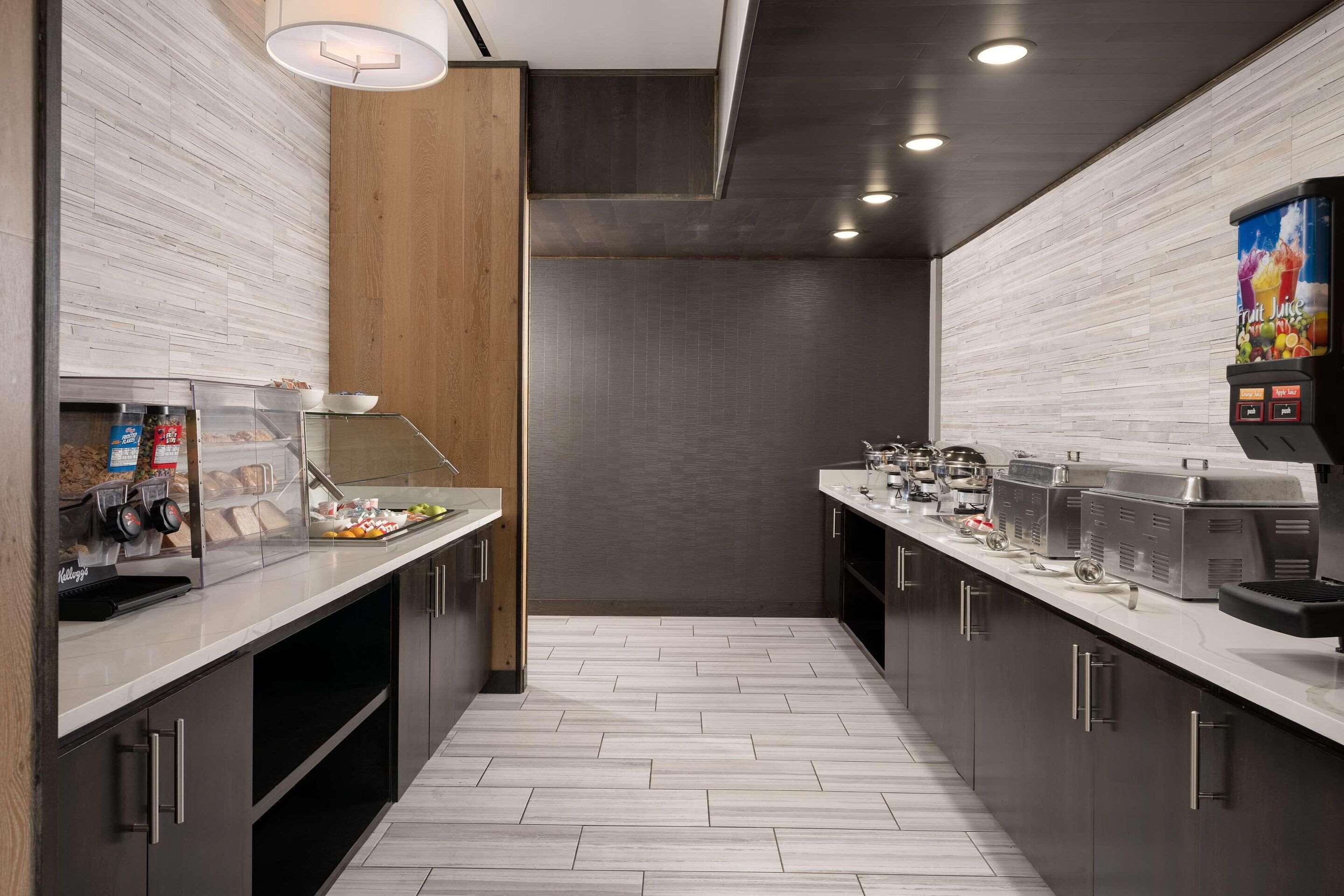 free daily full breakfast