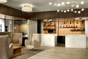 Lobby - Radisson Hotel West Memphis (West Memphis)