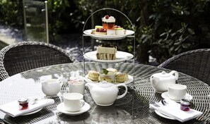 Breakfast, lunch and dinner served  - Holiday Inn London - Kensington High St. by IHG (London)