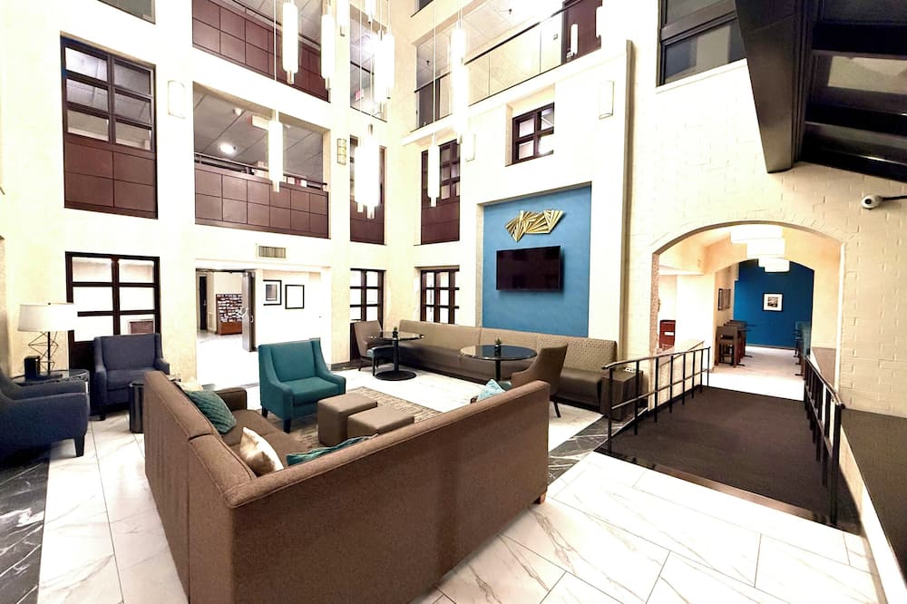 Best Western Plus Indianapolis North at Pyramids