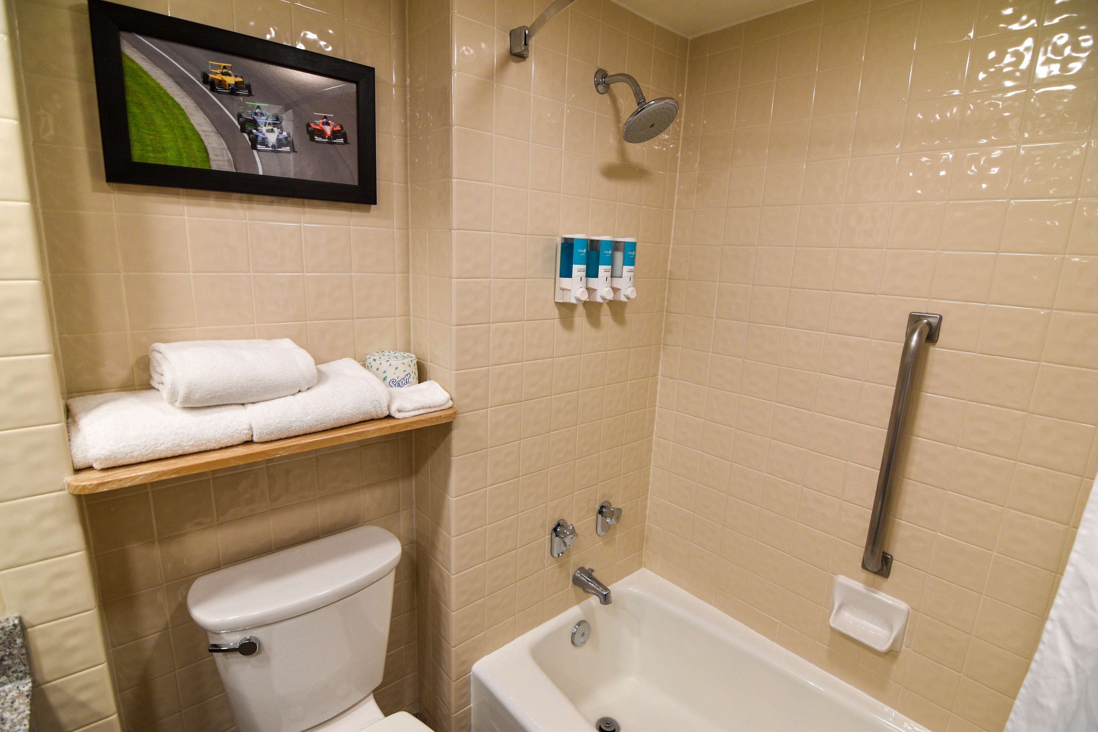 combined shower/bathtub, eco-friendly toiletries, hair dryer, towels