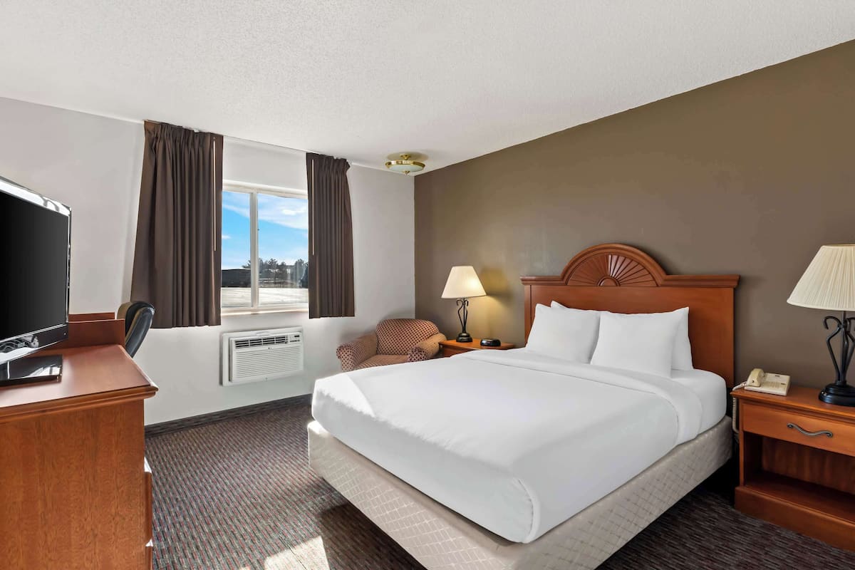 In-room safe, iron/ironing board, free cots/infant beds, rollaway beds