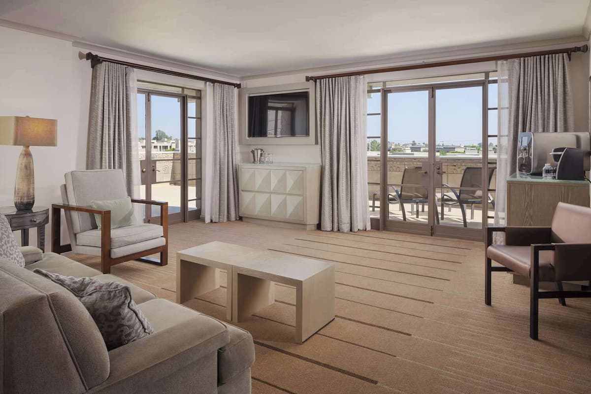Suite, 1 Bedroom | Premium bedding, memory foam beds, in-room safe, desk