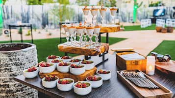 7 restaurantes; se sirven desayunos, comidas, cenas y brunch