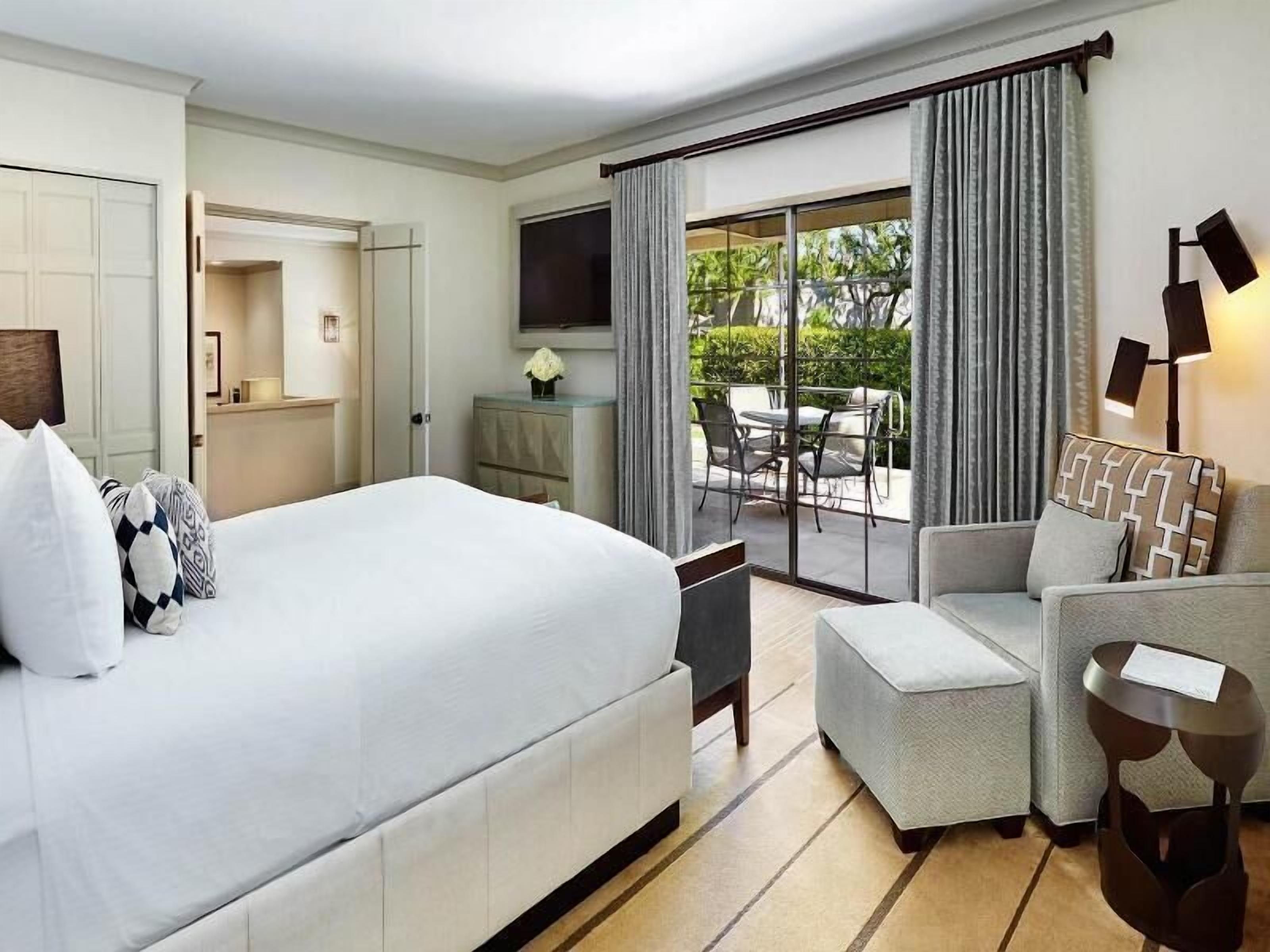 Hochwertige Bettwaren, Betten mit Memory-Foam-Matratzen, Zimmersafe