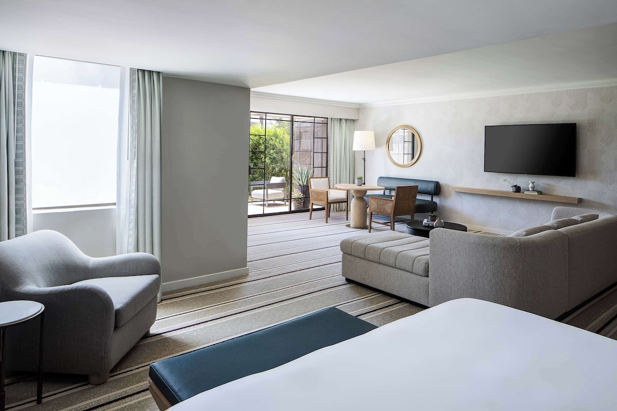 Club Suite, 1 King Bed, Accessible, Bathtub (Club Premier Firepit Suite) | Living area | 55-inch LCD TV with cable channels, TV, DVD player