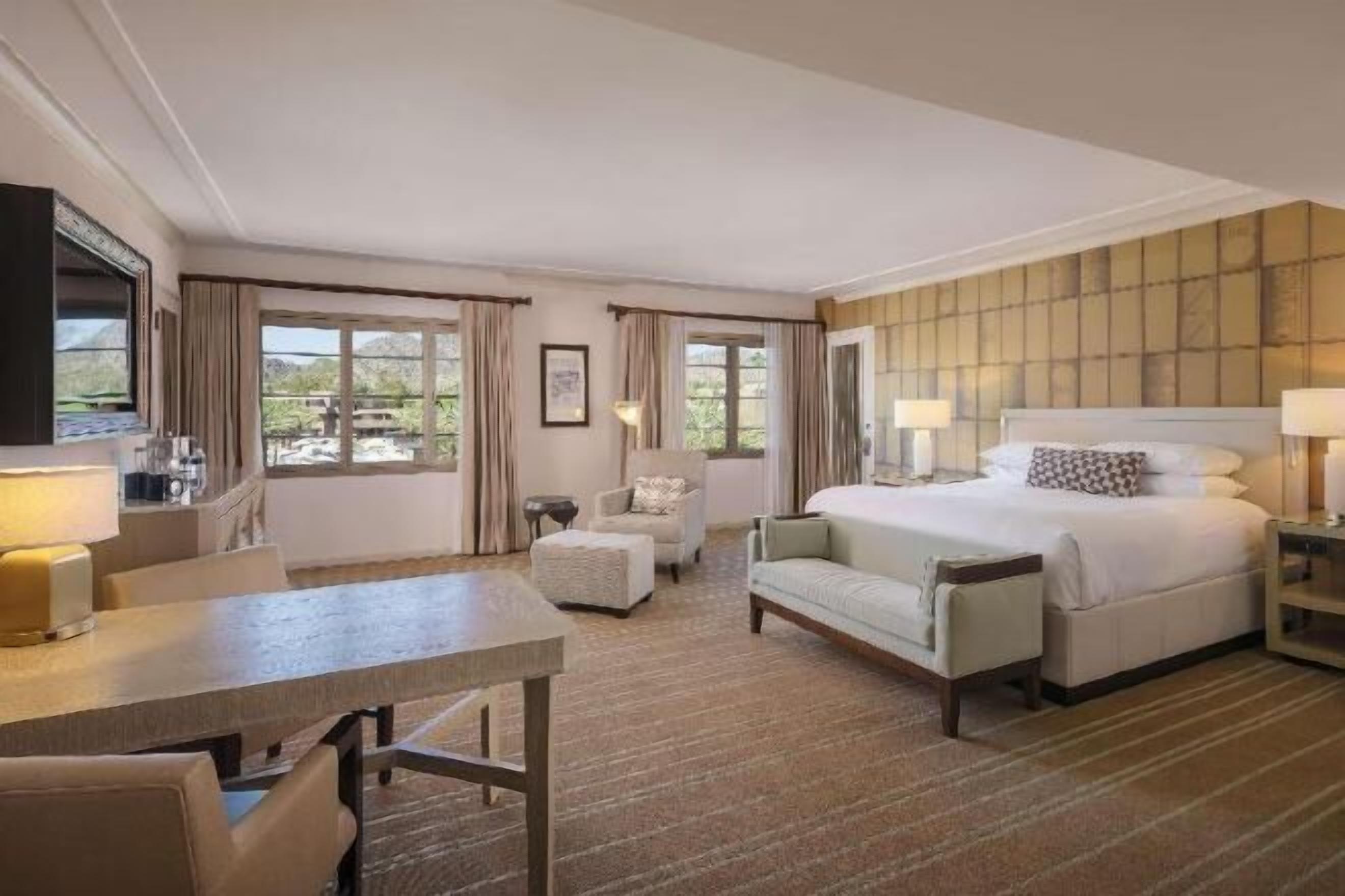 Hochwertige Bettwaren, Betten mit Memory-Foam-Matratzen, Zimmersafe