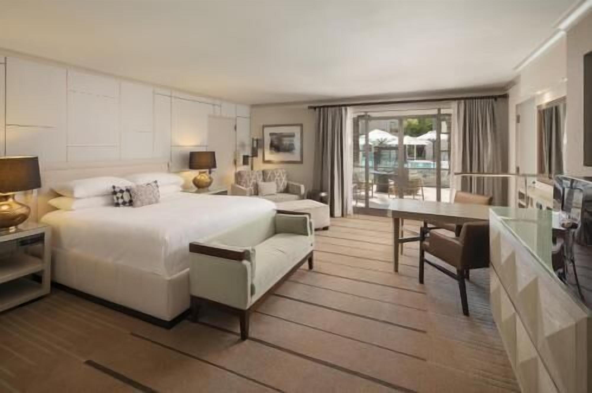 Hochwertige Bettwaren, Betten mit Memory-Foam-Matratzen, Zimmersafe