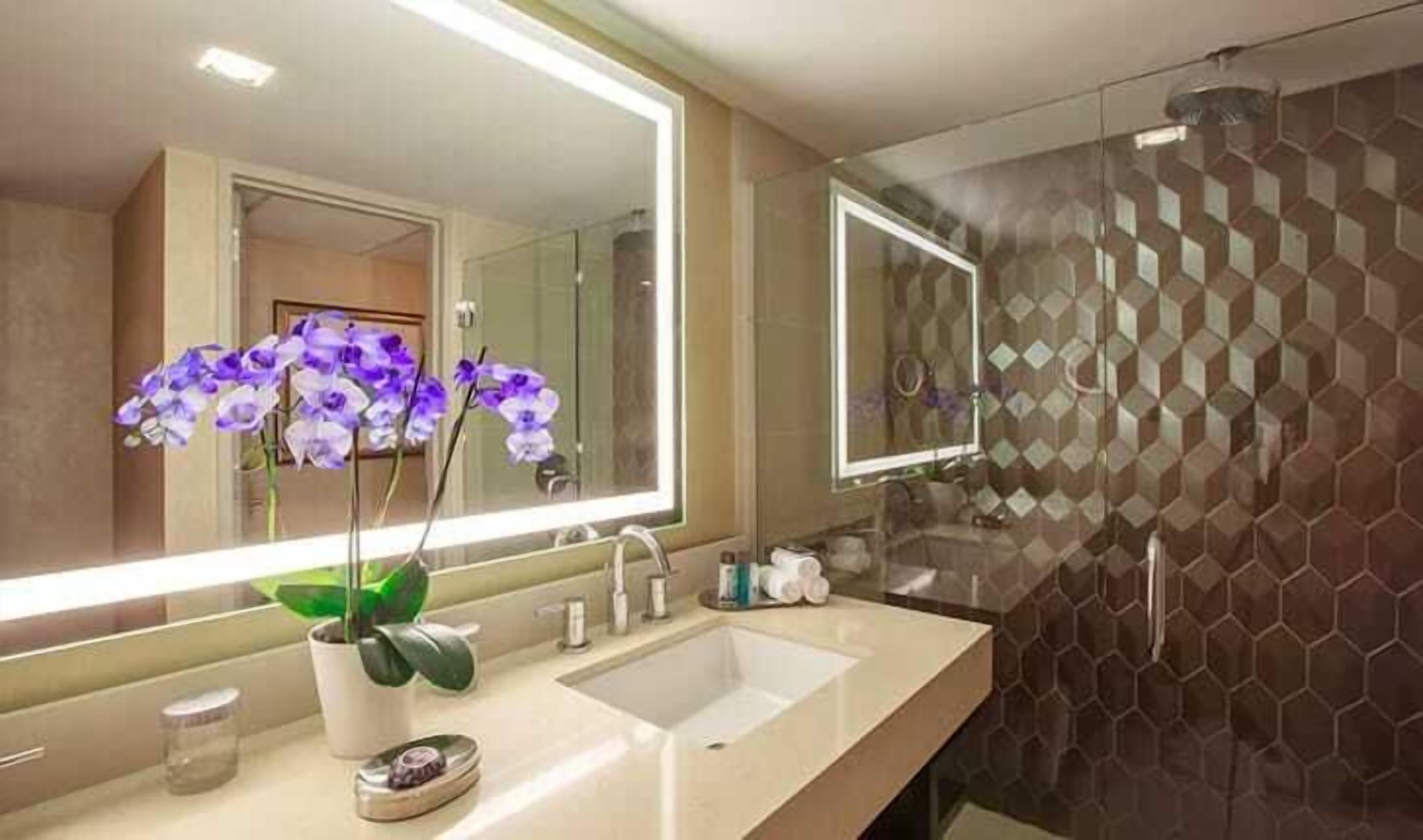 Badezimmer | Designer-Toilettenartikel, Haartrockner, Bademäntel, Handtücher