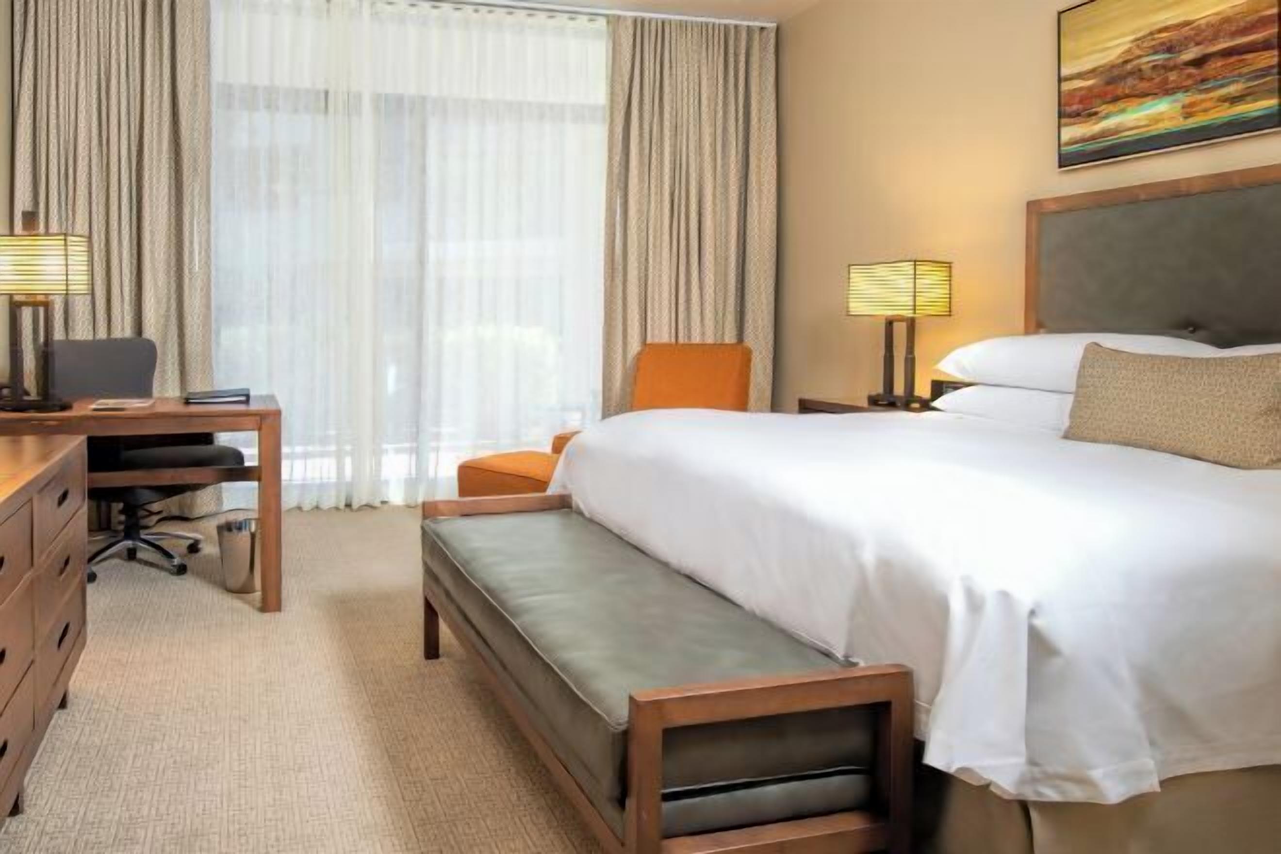 Hochwertige Bettwaren, Betten mit Memory-Foam-Matratzen, Zimmersafe