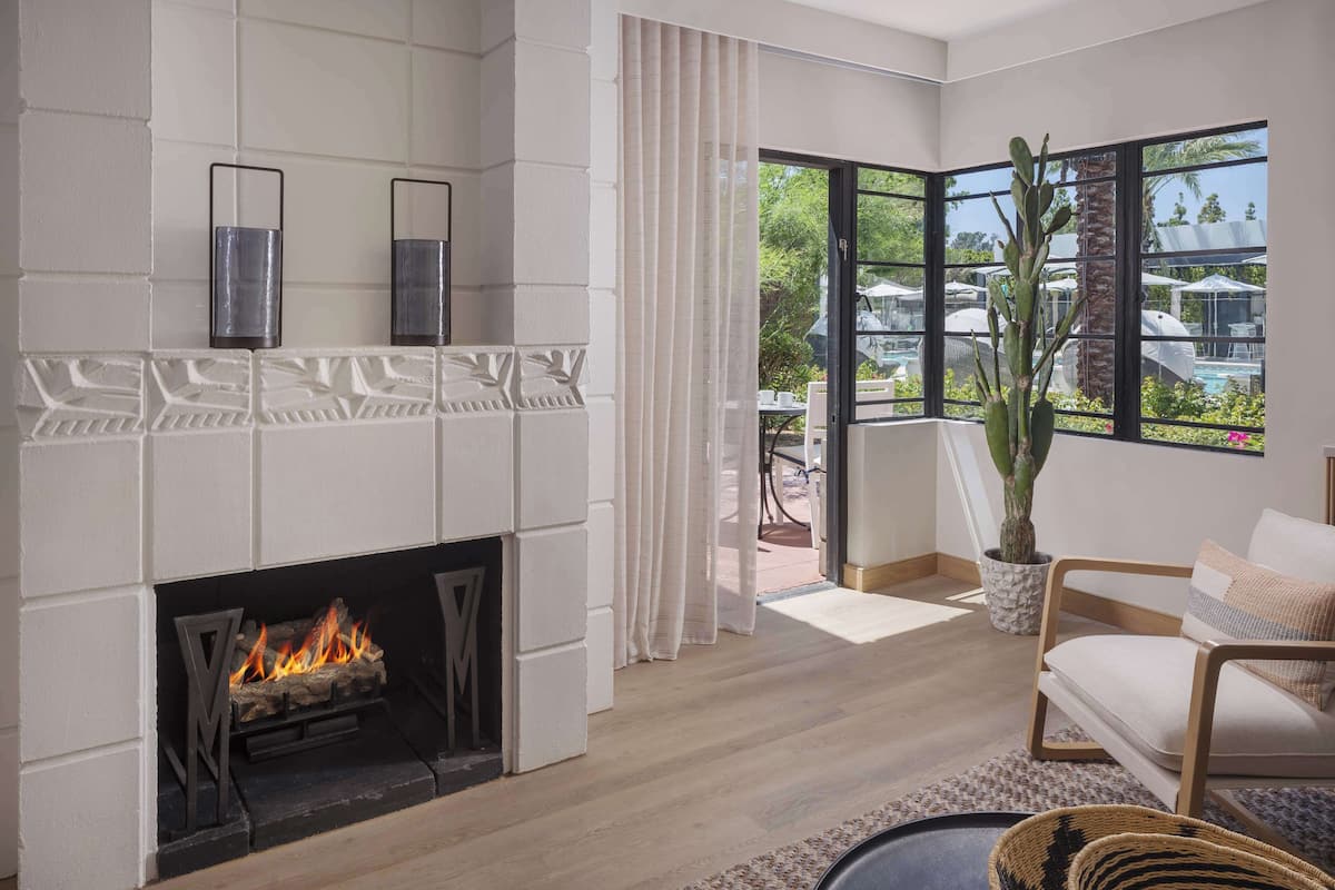 Suite, 3 Bedrooms (Cottage) | Living area